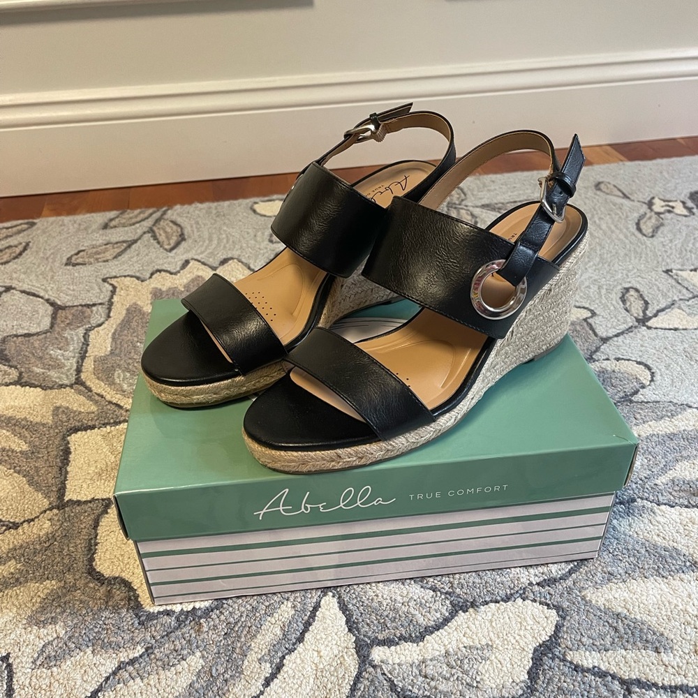 Abella Black Wedge Shoes with Minimalist Design